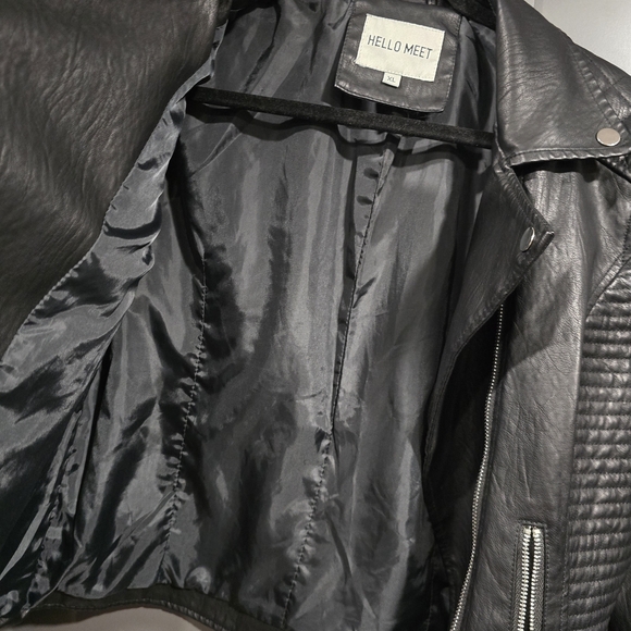 Women's Black Quilted Pleather Moto Jacket - Picture 3 of 6